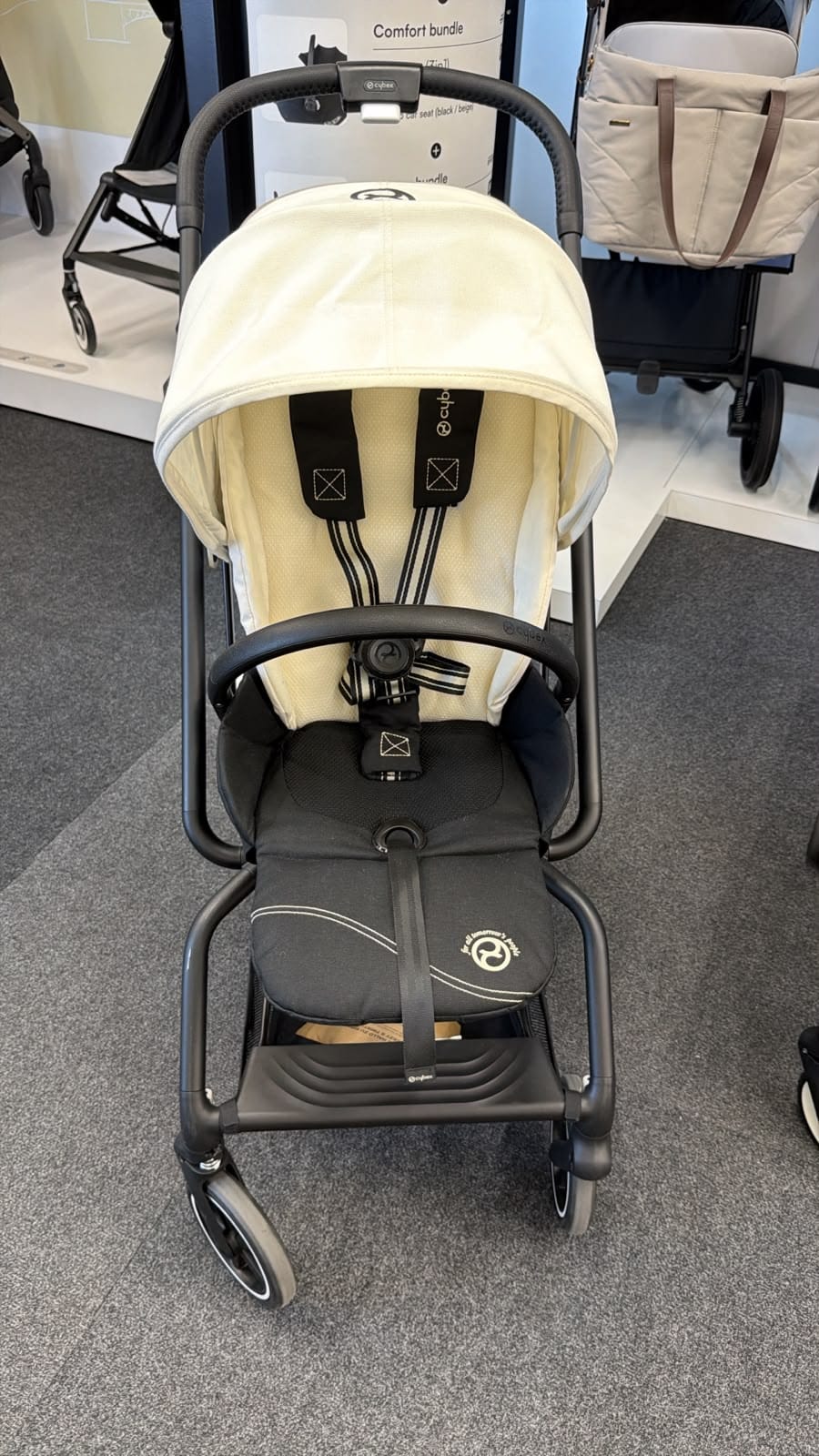 Cybex EEZY S Twist+2 Pushchair Black Canvas White | Ex-Display