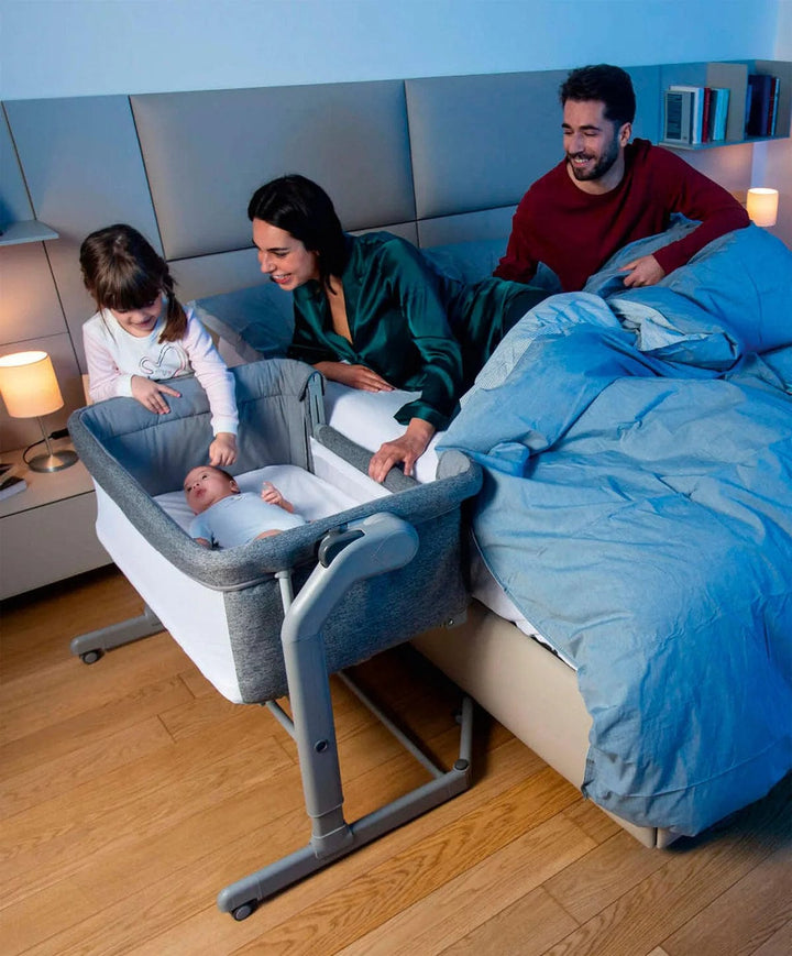 Chicco Next2Me Magic Evo Bedside Crib | Rocking Mode | Desert Chicco Next2Me Magic Evo Bedside Crib | Rocking Mode | Desert