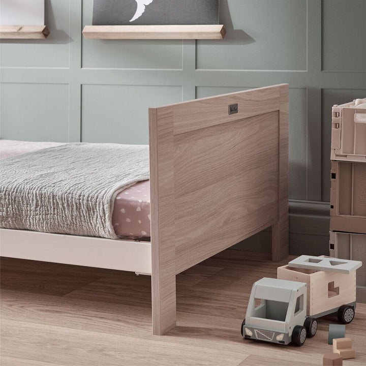 Silver Cross Cot Beds Silver Cross Finchley Cot Bed - Oak